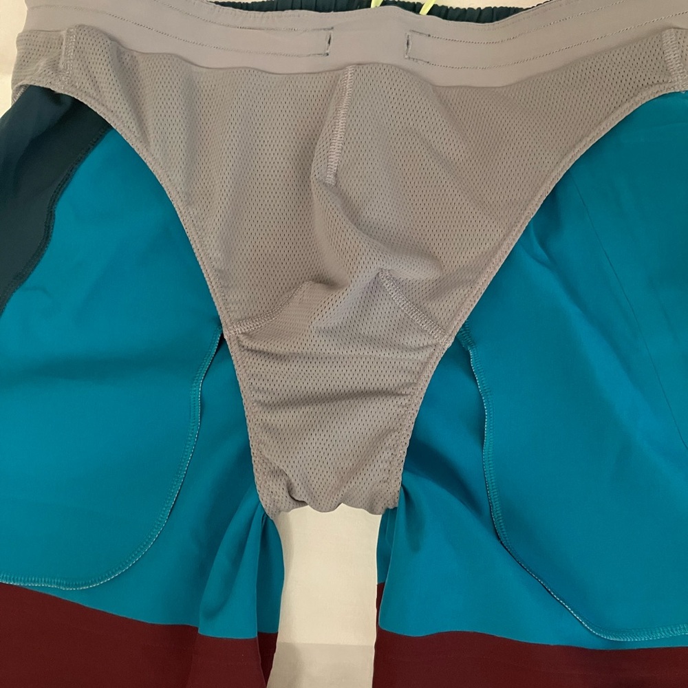 Lululemon Men's swim shorts size M - Picture 10 of 11